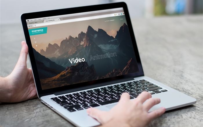 laptop mockup sito web maramo films