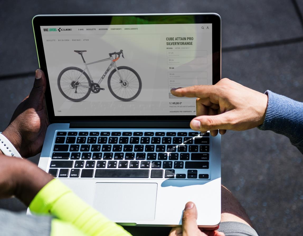 Laptop Mockup pagina di dettaglio del prodotto shop online Cube Bike Lover